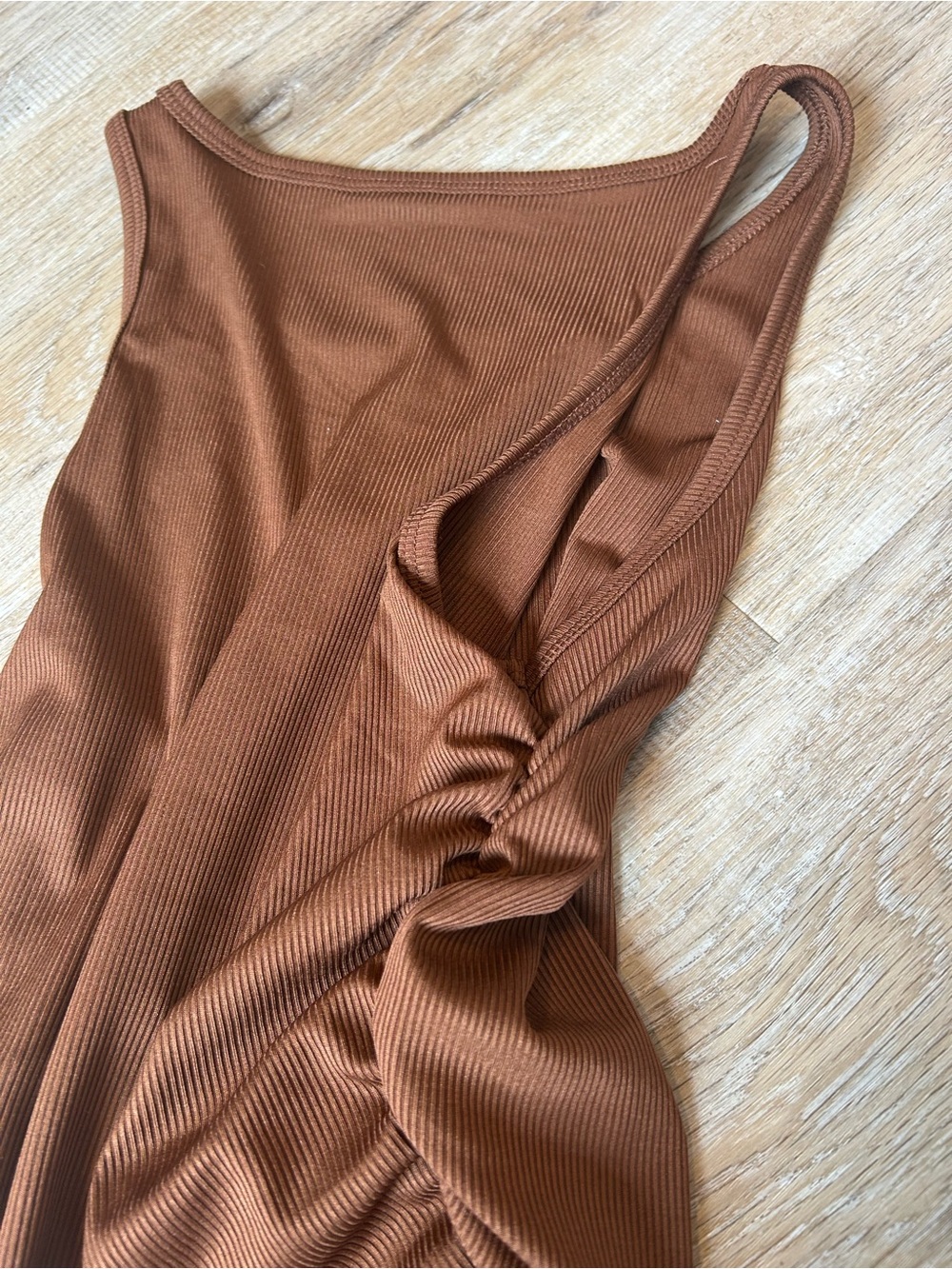 Ribbed fitted tank in Brown